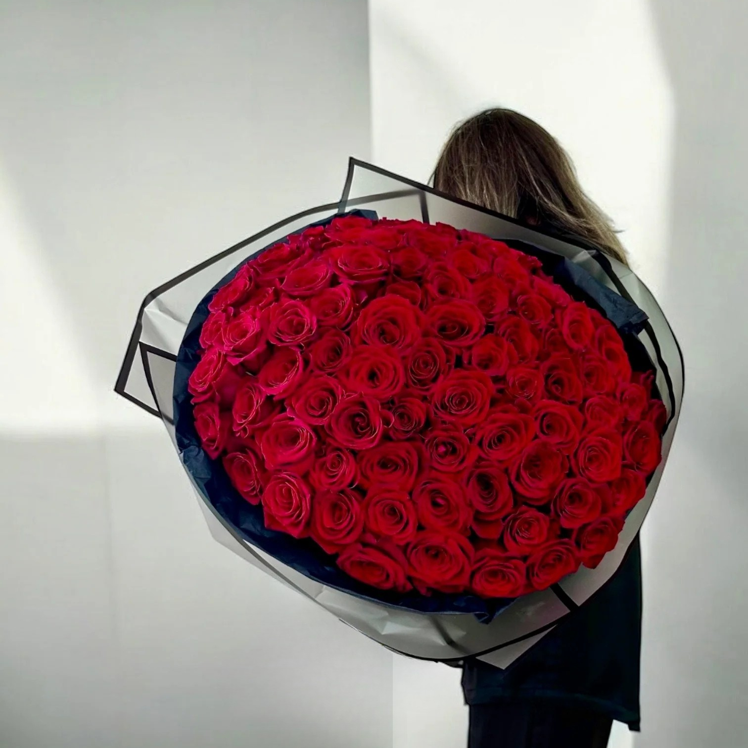 Grand Red Rose Statement
