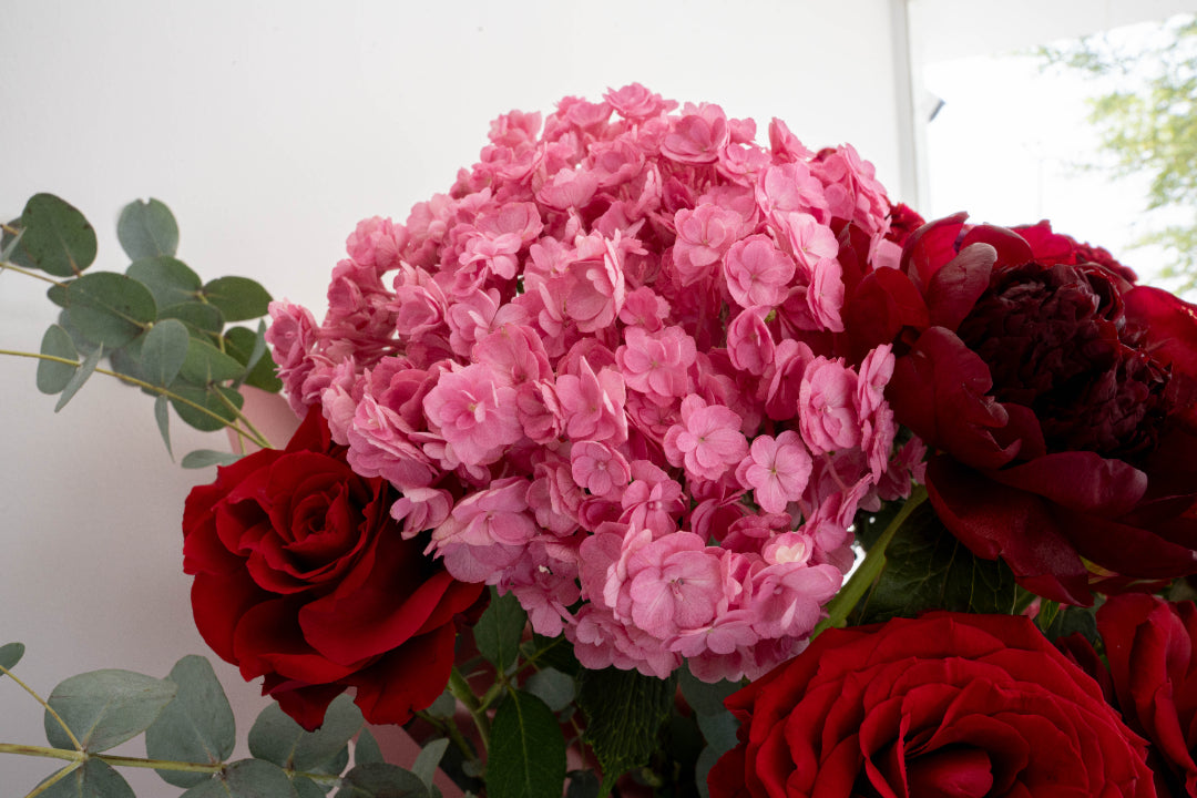 Red Rose & Hydrangea Flower Bag