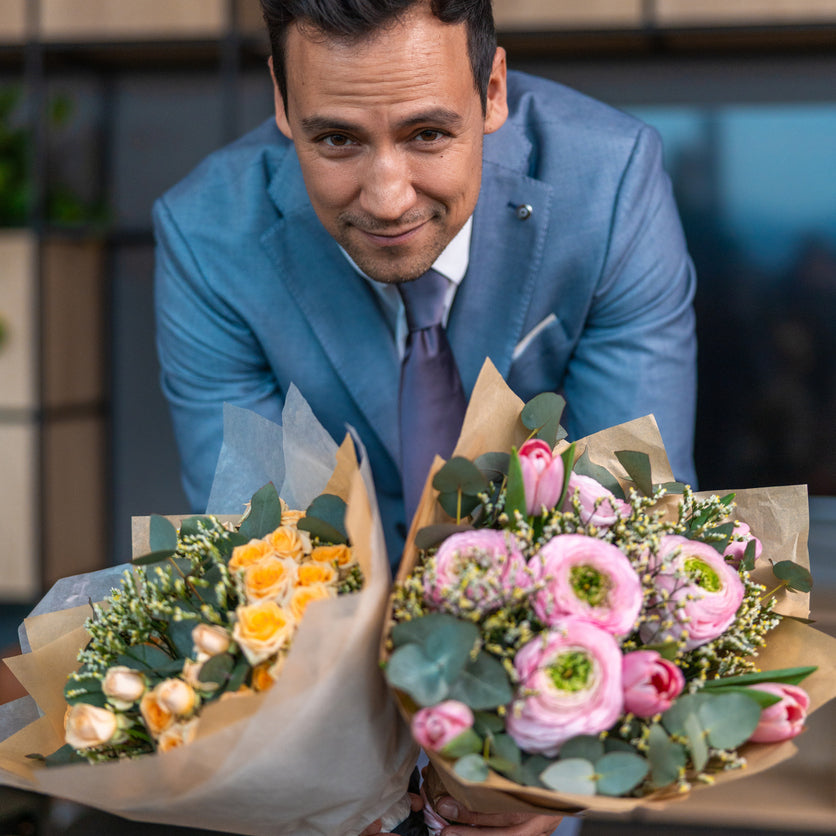 men_flowers_in_dubai