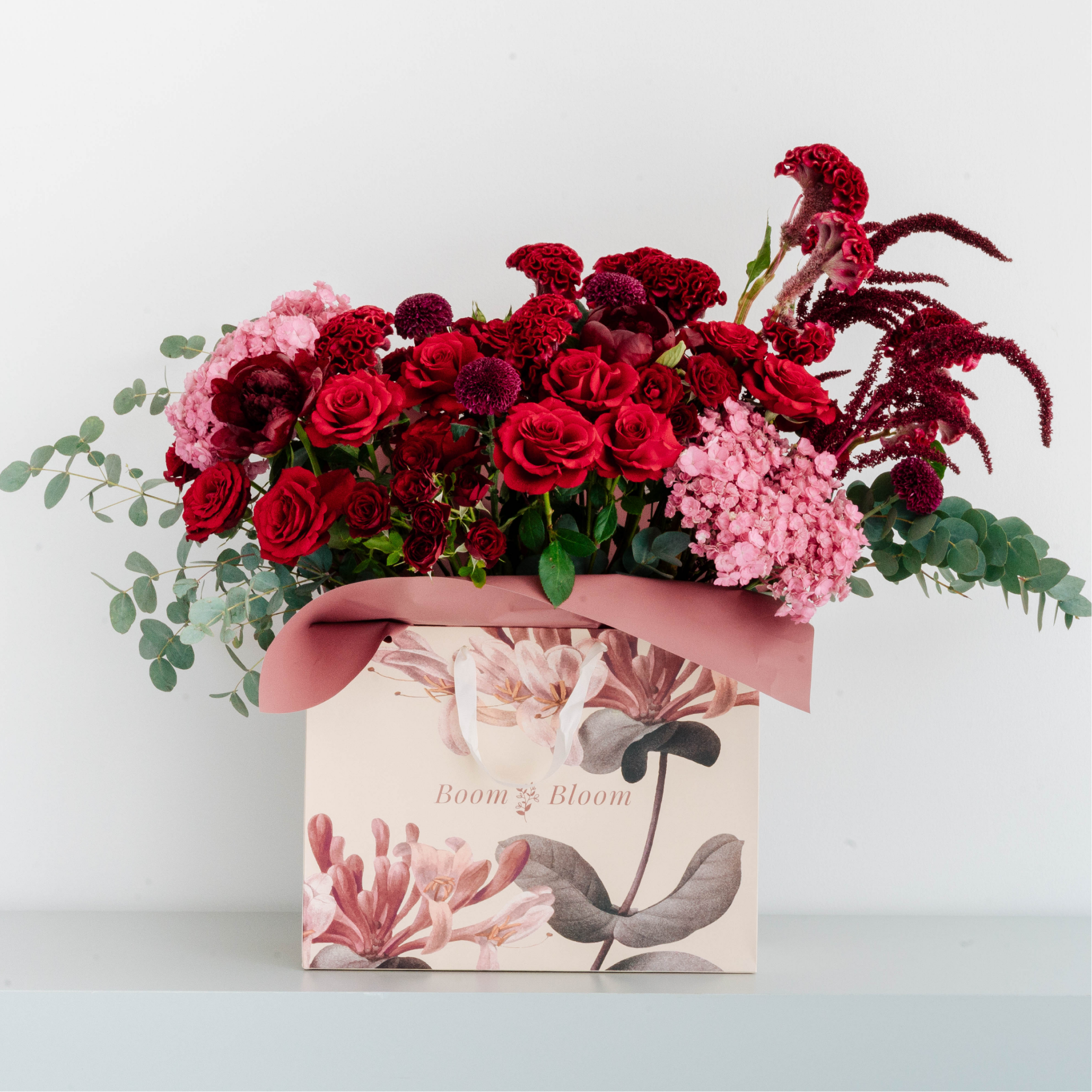 Elegant Contrast – White & Blush Mixed Bouquet