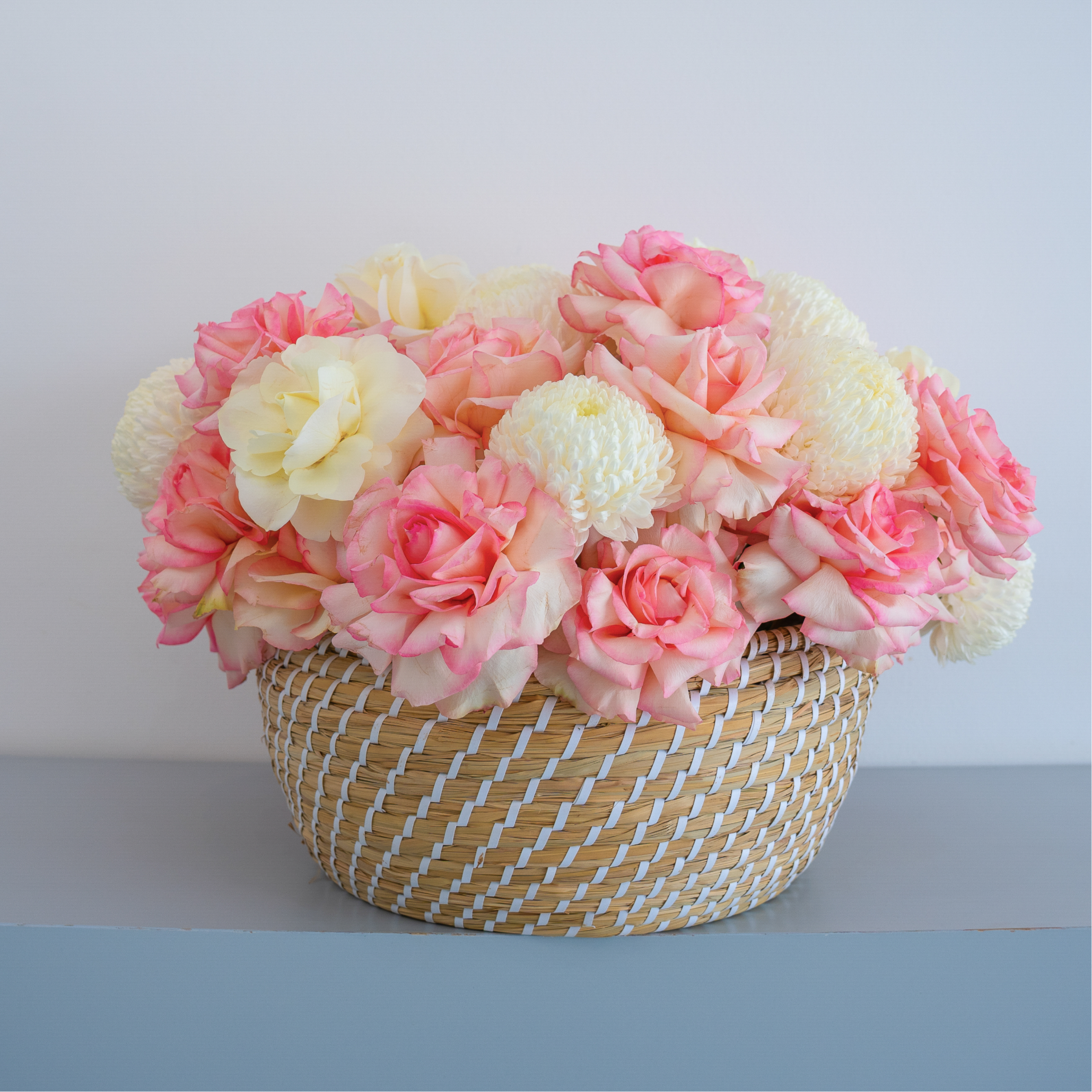 Esperance Grande – 30 Roses in Big Round Basket