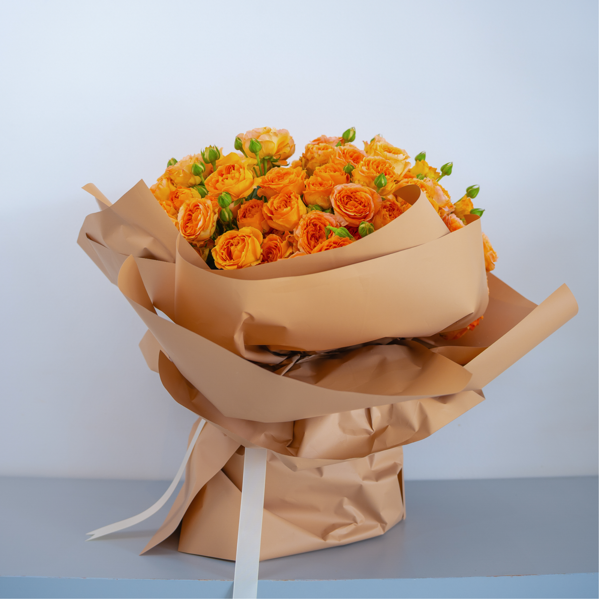Golden Glow – 50 Stems of Julieta Honey Roses
